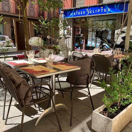 Hostal Del Ripolles Exterior photo