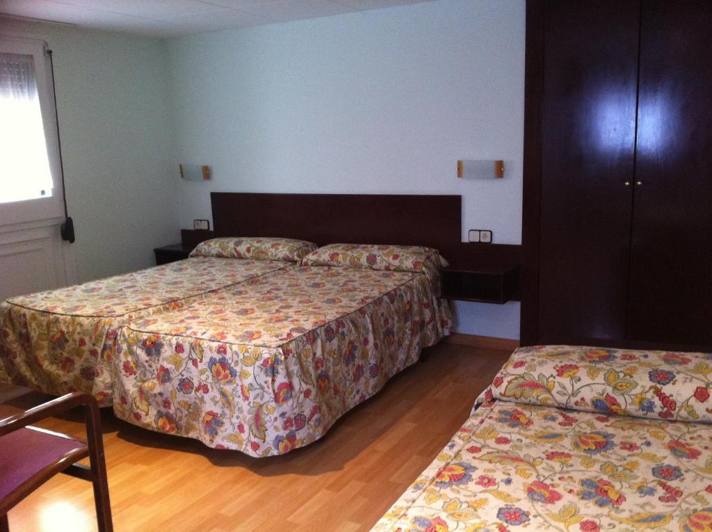 Hostal Del Ripolles Room photo