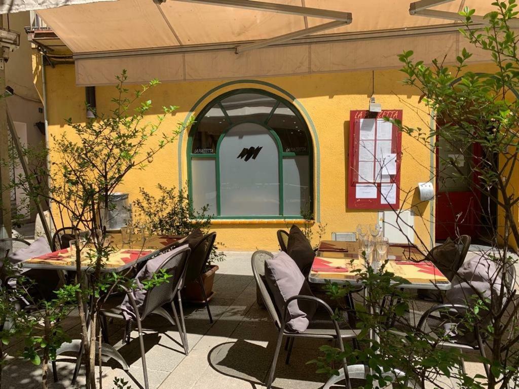 Hostal Del Ripolles Exterior photo