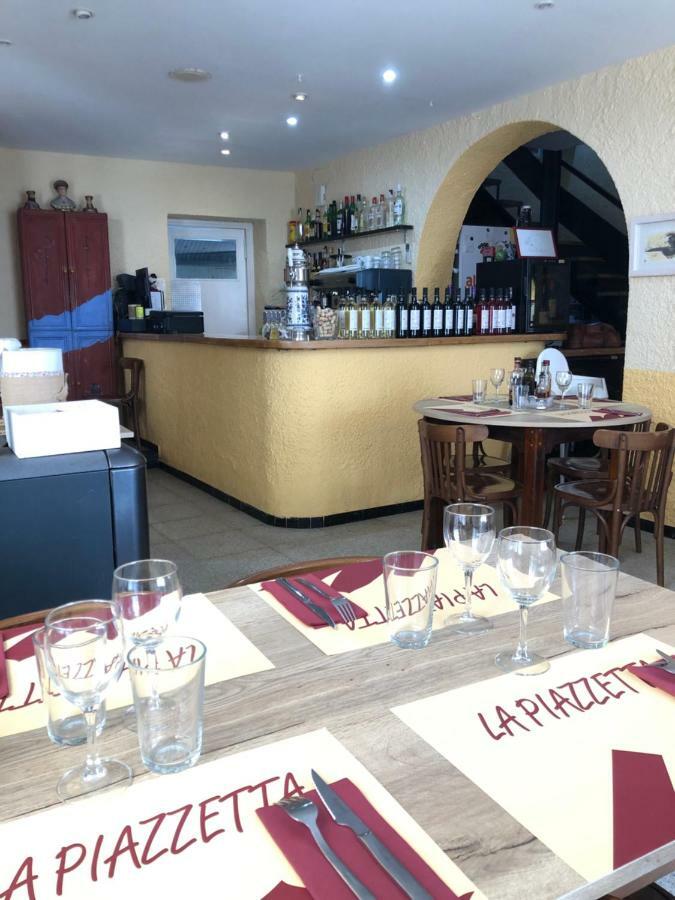 Hostal Del Ripolles Exterior photo