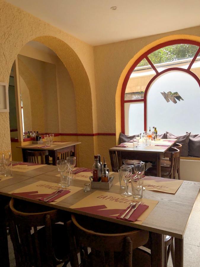 Hostal Del Ripolles Exterior photo